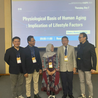 Kiri ke kanan: dr. Ronny Lesmana, PhD (Moderator) dengan Pembicara dr. Yosef SpPD;  Sri Sumartiningsih, PhD; Prof. Fabian Lim, PhD dan Prof. Chia Hua Kuo, PhD