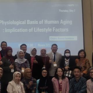 Foto bersama peserta simposium dari IPS setelah Simposium  (S10) selesai